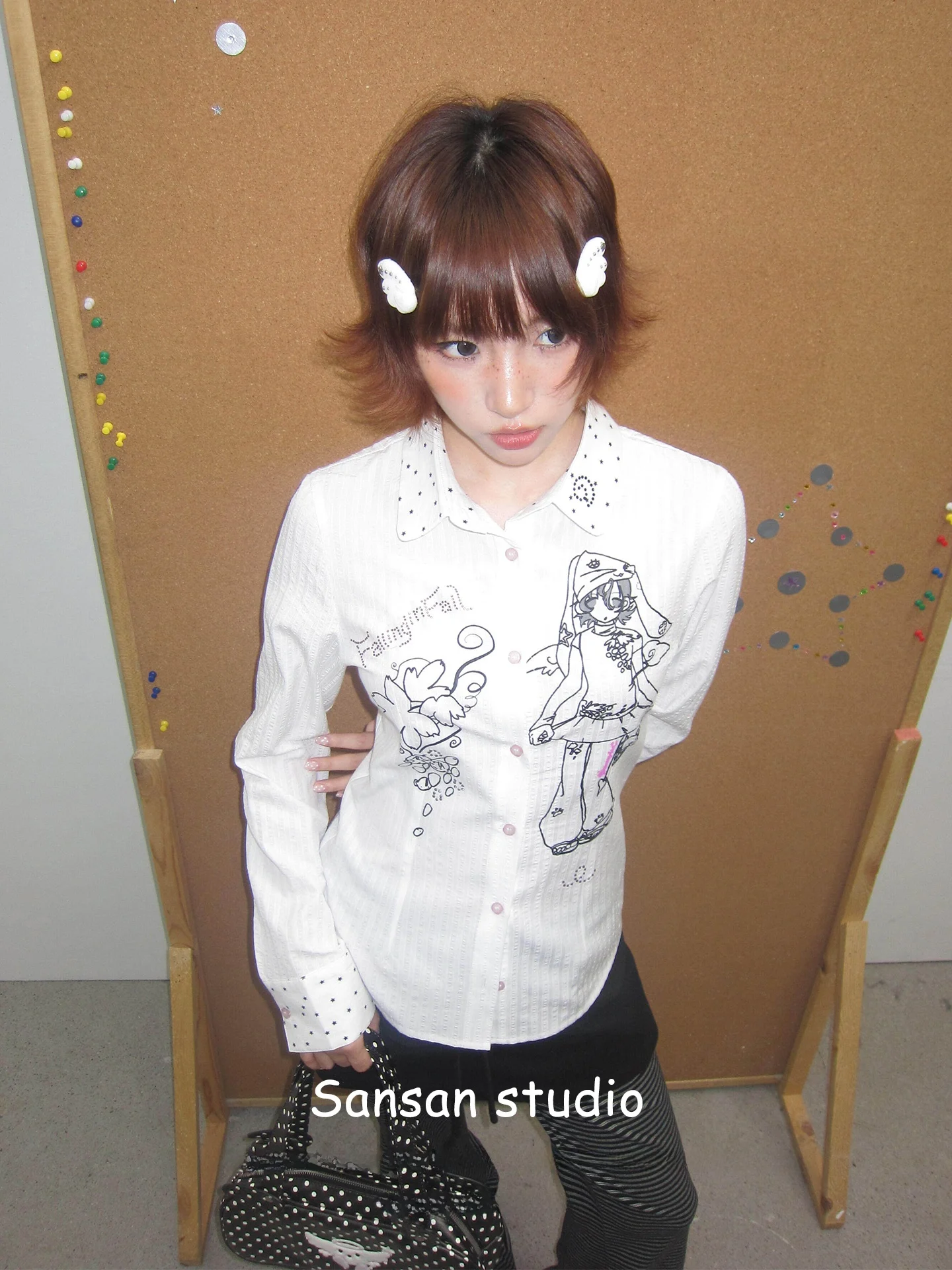 

Женская приталенная рубашка с длинным рукавом и мультяшным принтом, белая, для ранней весны, модная верхняя одежда, повседневный деловой стиль, с отложным воротником