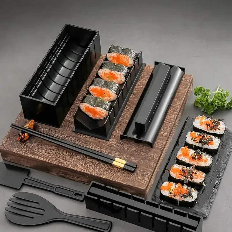 Sushi-Herstellungsset, japanische Reiskugel, Kuchenrollenform, DIY-Heim-Sushi-Herstellungswerkzeug, multifunktionales Kunststoff-Werkzeug für die Küche, Sushi-Maker