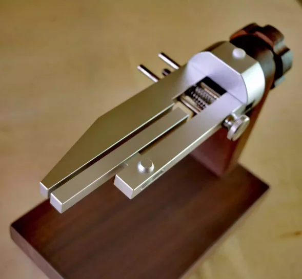 

&s Handmade Leather Watch Straps a Dedicated Tool for Applying Oil and Polishing Including a Watch Strap Clip