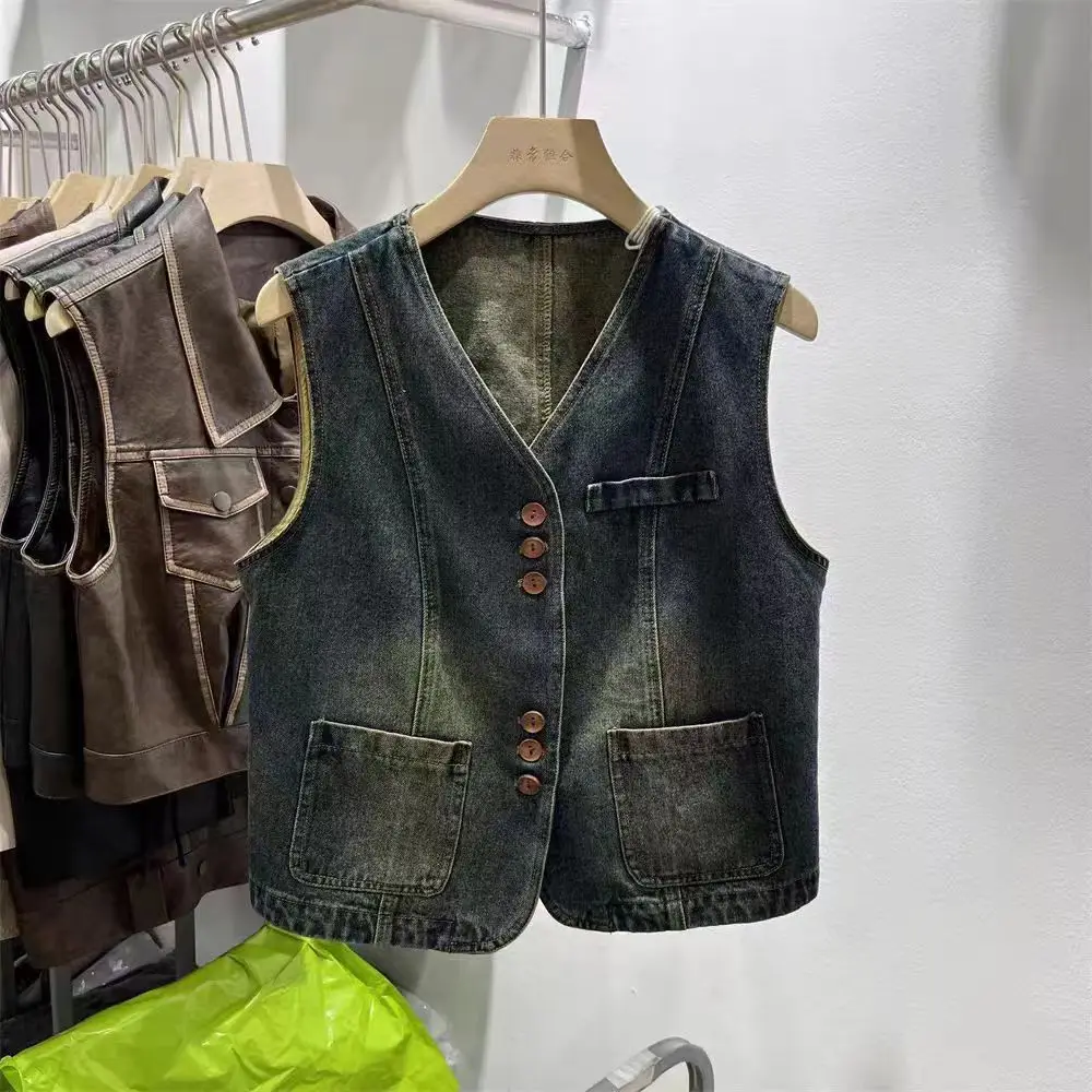 Retro sem mangas denim colete feminino 2025 primavera novo vintage com decote em v curto versátil jaqueta chique botão bolso topo na moda