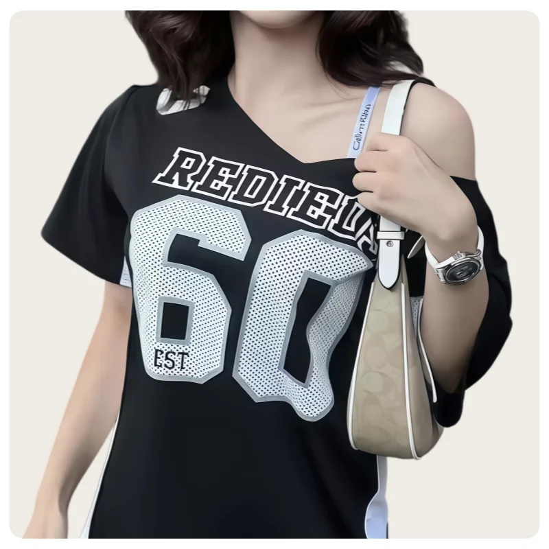 Amerikanisches 90er-Jahre Retro-Style Damen-T-Shirt in Schwarz-Weiß, schulterfrei, sportlich, kurzärmelig, locker geschnitten – Detail 5