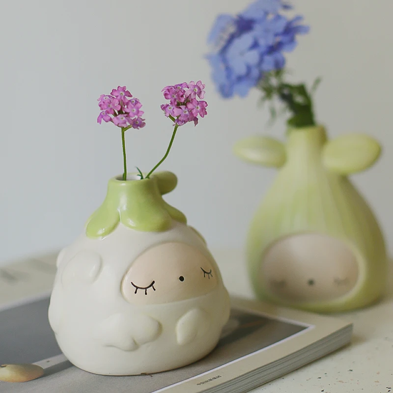 Creative Cartoon Seed Shaped Bud Vase Porcelain Home Office Display Small Cute European Pot Vase Mini Ceramic Vases