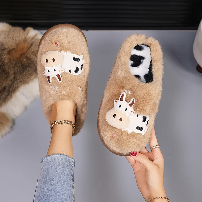 3D-Kuh-Plüsch-Hausschuhe für Damen, warme, flauschige Mules für den Winter, Mädchen-Freizeit-Hausschuhe, flauschige Fell-Slides, Unisex, weiche Plateausohle – Detail 3