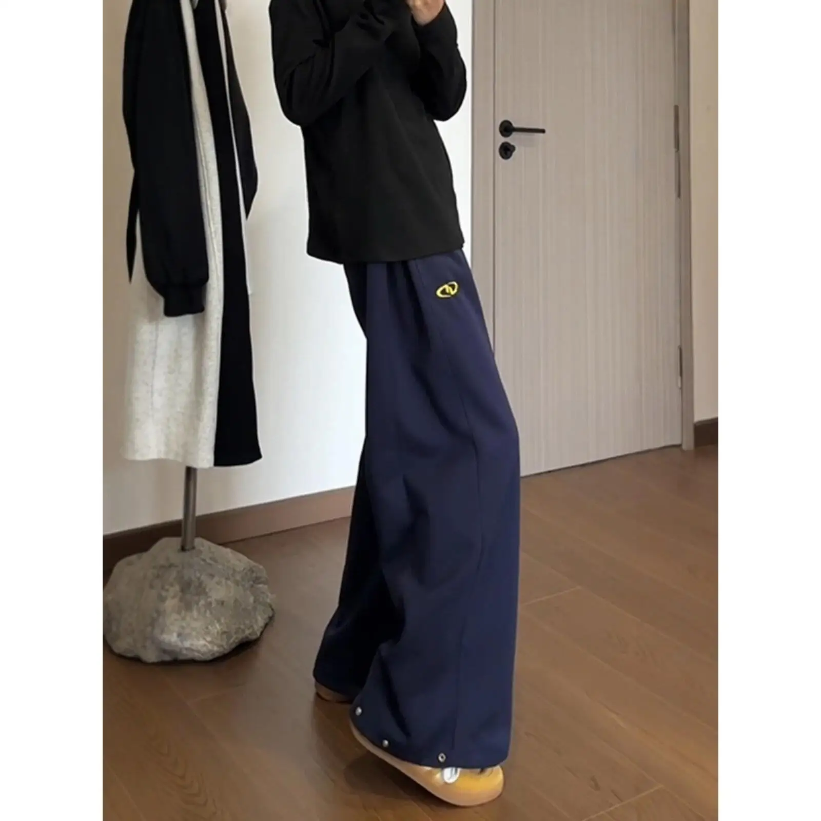 

Faionable Brand Men's And Women's Winter Loose Casual Bent Knife Sport Pants High Street Wide Leg Casual Trousers