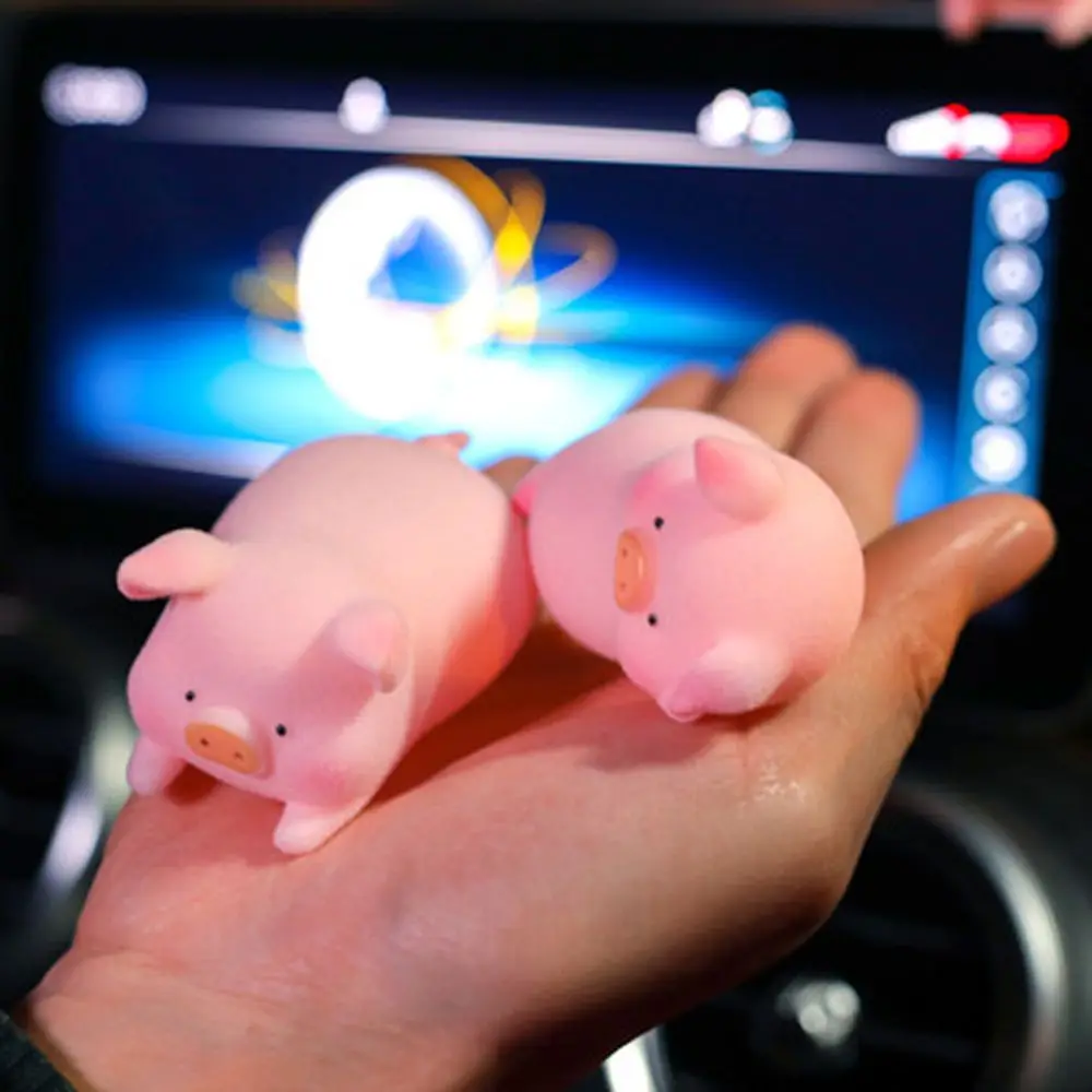 سطح المكتب ديكور سيارة زينة زخرفية أنيمي دمية مضحك محظوظ أصبع معلق خنزير سيارة الديكور الوردي الخنزير حلية سيارة قلادة