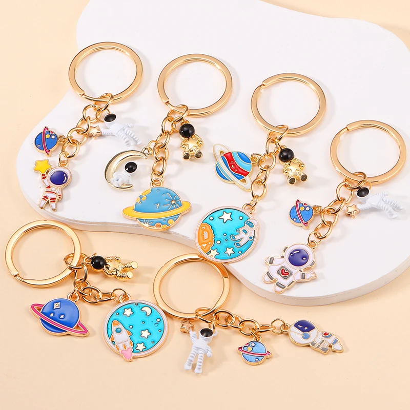 2023 Trendy Enamel Universe Planet Earth Key Chains Cute Astronaut Pendants Keychain For Men Boys Backpack Car Key Decor Jewelry