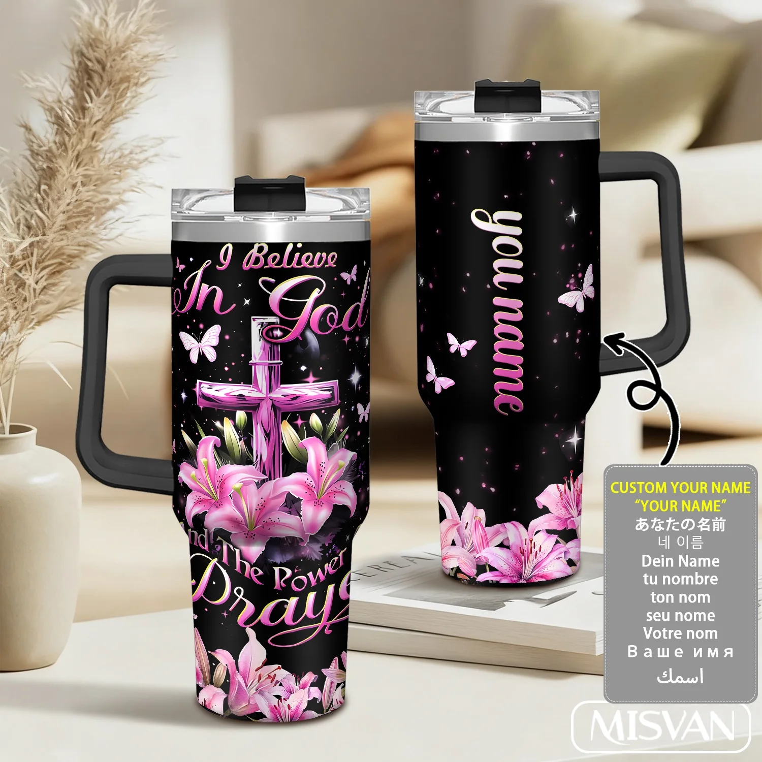

1 шт., индивидуальное имя на 40 унций, дизайн веры розового креста-бабочки с лилией. Изолированная чашка из нержавеющей стали. Большая вместимость, портативная для автомобиля, человека