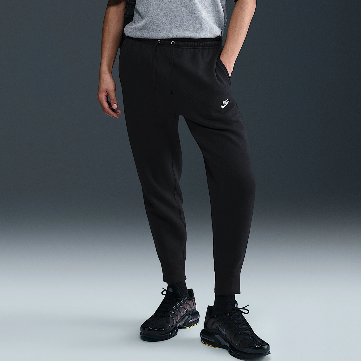 

Nike Authentic Club Men's Knitted Fleece Sports Tapered Pants FN3788-010