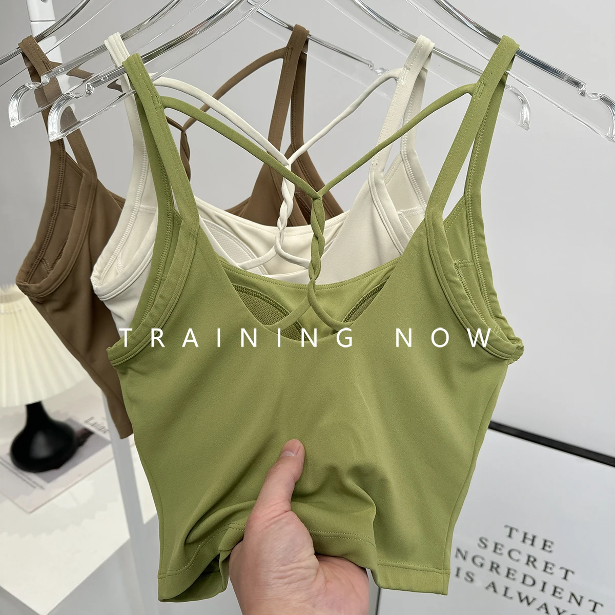 

Cross beautiful back suspender sports underwear wearing running shock-proof cup fitness bra fashionable yoga suit vest