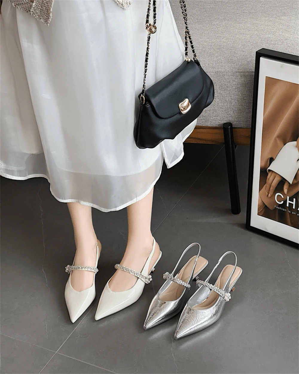 Primavera Verano 2025 nuevo estilo sandalias de mujer 3cm tacón puntiagudo sandalias de moda con diamantes de imitación Casual media correa zapatilla de mujer