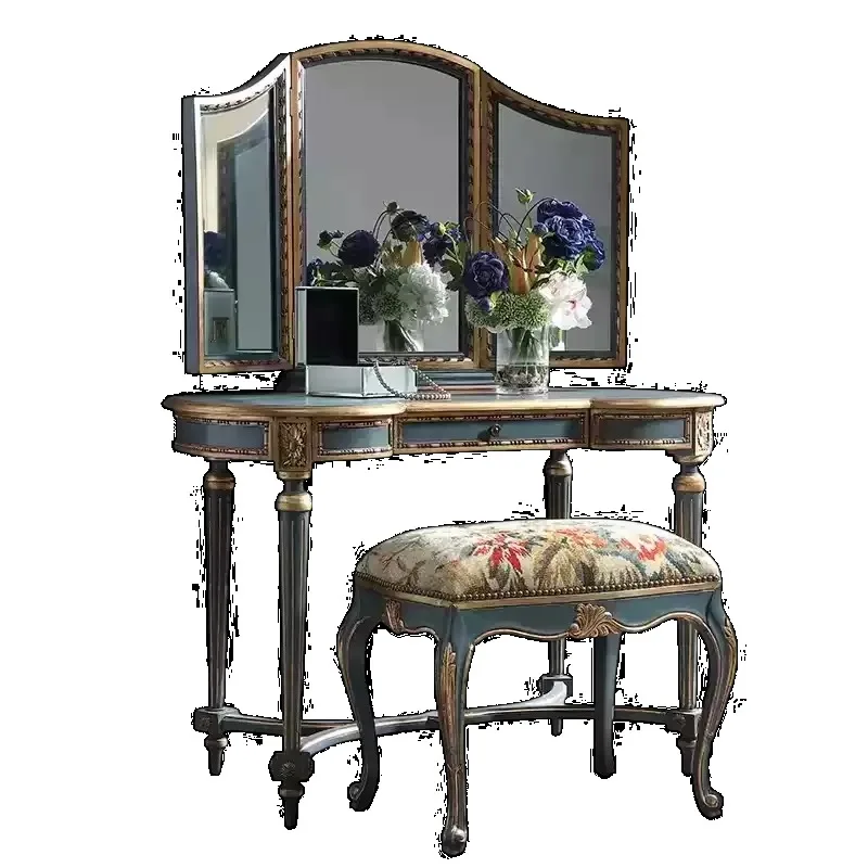 Leichte französische Retro-Kommode im Retro-Stil