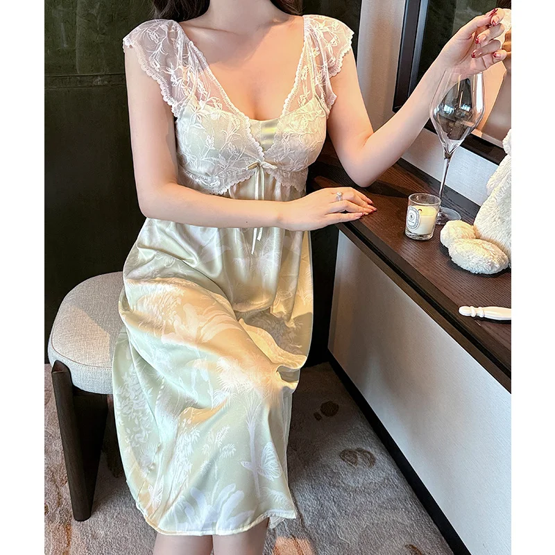 

Женская летняя пижама из ледяного шелка с кружевом, ночная сорочка на бретельках, с подкладкой на груди, с открытыми плечами, милая домашняя одежда.