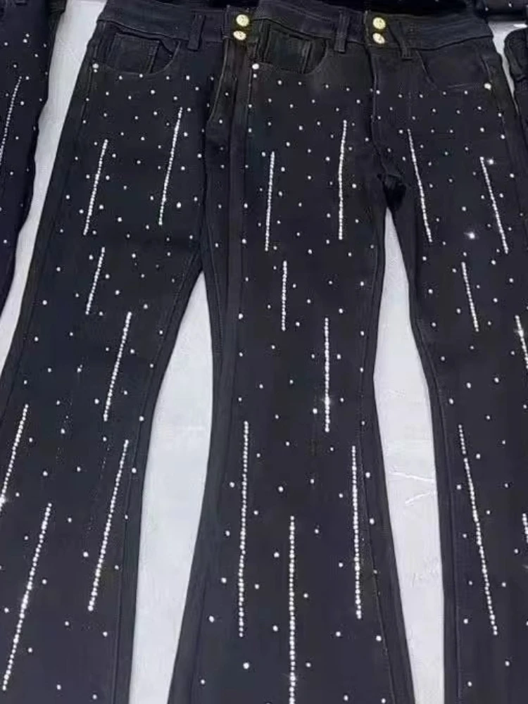 

Зимние утепленные джинсы женские на флисовой подкладке теплые джинсовые брюки с высокой талией в пол 2025Новая мода Y2k популярные расклешенные брюки со стразами на бедрах