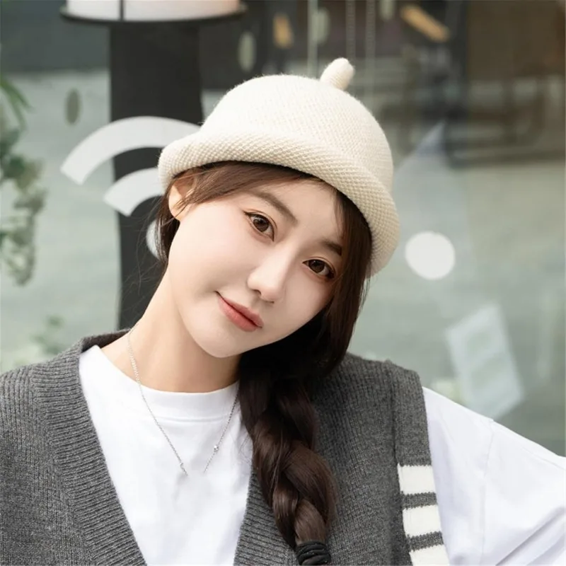 หมวกไหมพรมแฟชั่นฤดูหนาว สวมใส่สบาย ทรงเมลอน หมวกเบเร่ต์ลำลอง หมวกช่างทาสี หมวกอุ่นนุ่ม ยืดหยุ่น หรูหรา