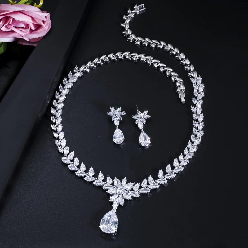 Imagem -04 - Temática-sparkly Cubic Zirconia Conjunto de Jóias para Mulheres Grande Gota de Água cz Brincos e Colar Festa de Casamento Nupcial T1007