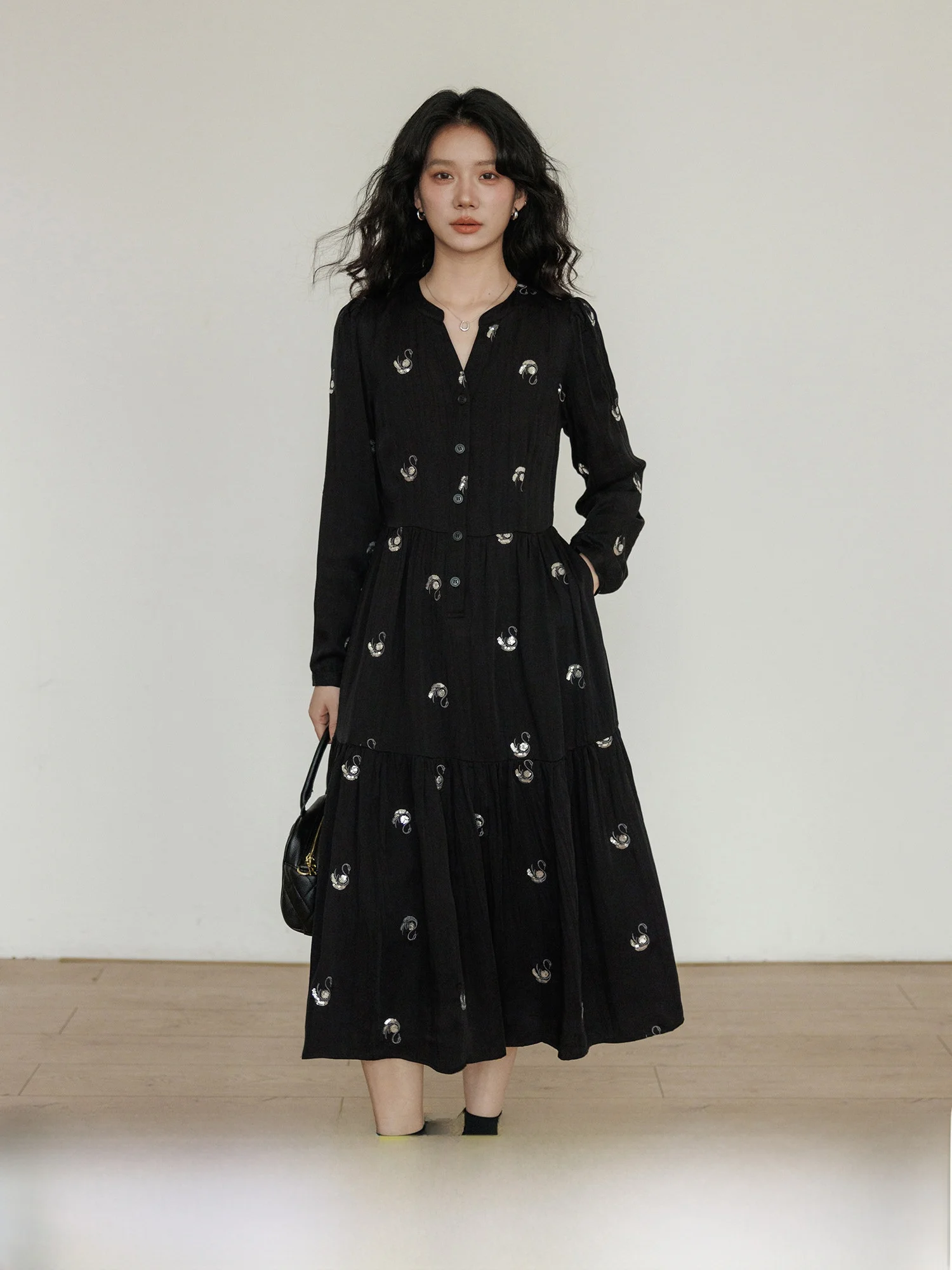 

Spring Season Embroidery Design Women's Shirt Dress Casual Long A-Line Skirt Loose Fit V-Neck City Commute Dress