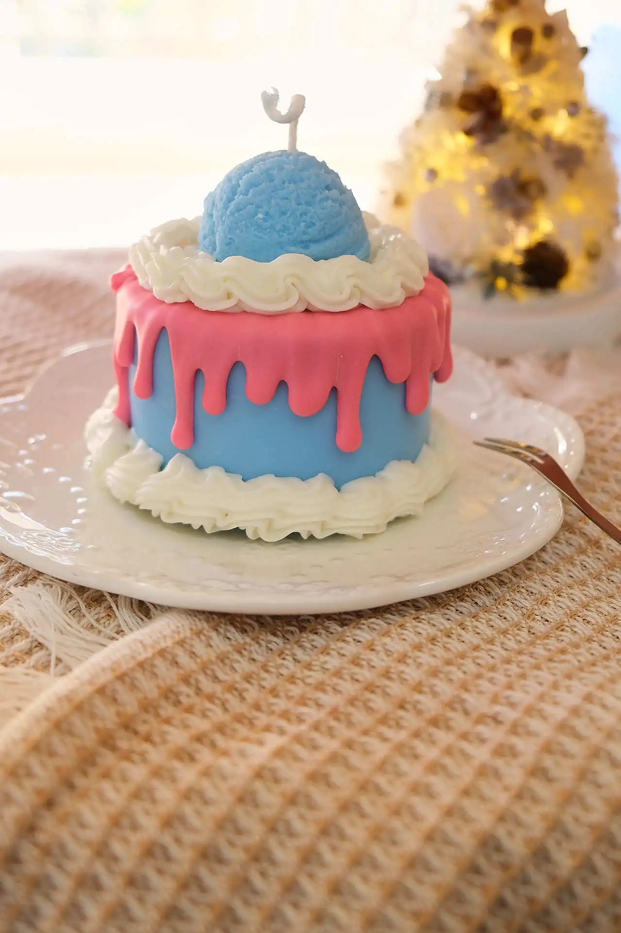 Cake Shape Scented Candles Creative Candles Handmade Soy Wax Cake Candles view 4