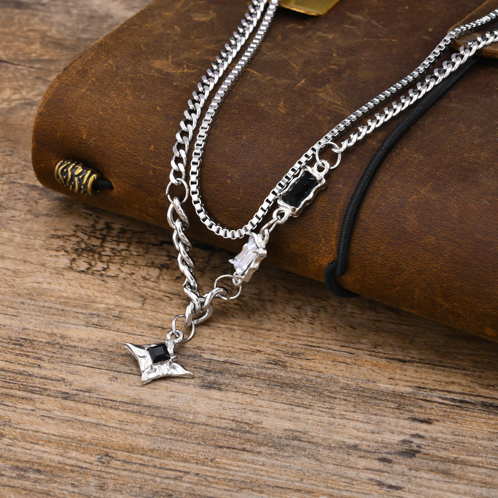 Schwarze Stern-Charm-Halskette für Mann und Frau, Edelstahl-Schmuck, doppelte Gliederkette, stapelbares Halsband, Geburtstag, Weihnachten, Geschenk – Detail 2