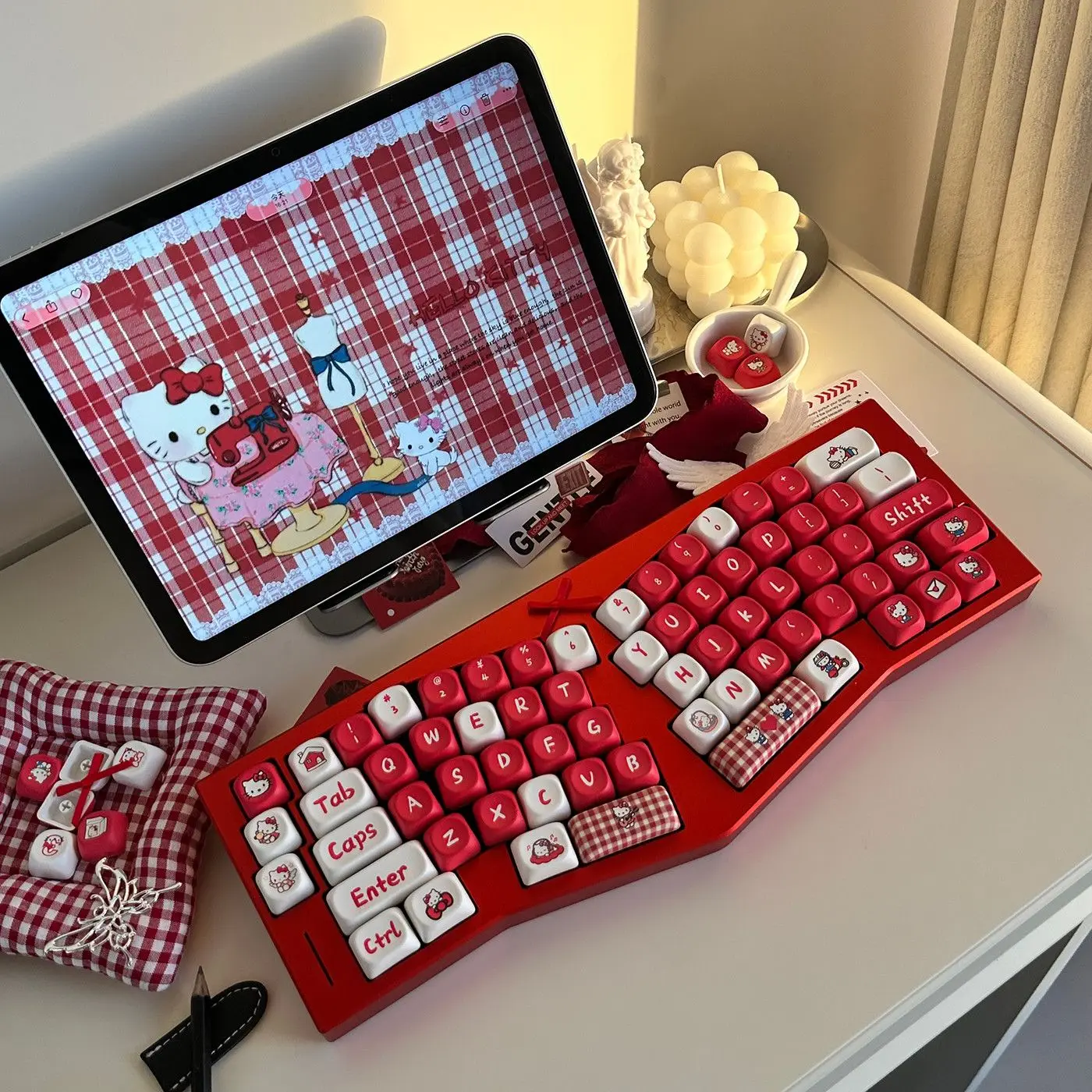 Fashion Kawaii Sanrio Hello Kitty Red Gingham Pbt Keycaps, Moa Height Cute Anime Custom Keycaps for Mechanical Gaming Keyboard