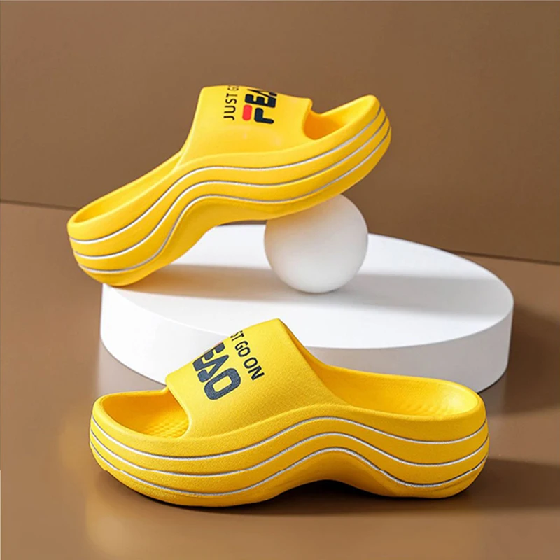 Summer Platform Women Slippers Casual Flat Heel Slip On Shoes Ladies Outside Beach Sandals Thick Bottom Ladies Bathroom Slippers
