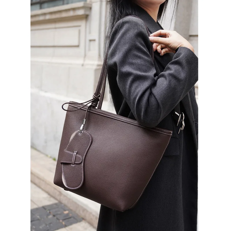 

New 2026 Commute Shoulder Bag for Women Large Capacity Minimalist Tote Bag Retro Autumn Winter Handbag