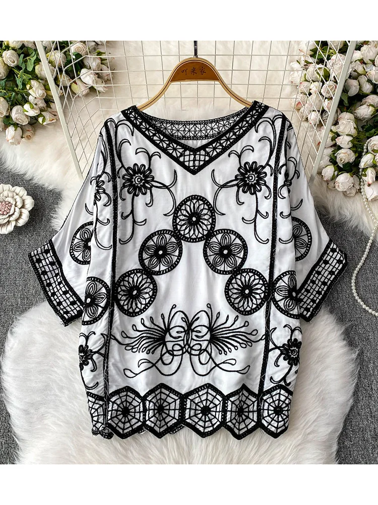 

Women‘s Spring Blouse 2025 New Ethnic Style Top with French Embroidery Flower Loose Slimming T-shirt Sweet Little Blusa BL168