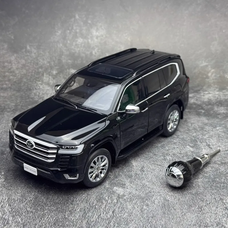 1/18 LCD Model samochodu Land Cruiser LC300 ZX SUV Metalowy samochód Symulacja pokoju Ozdoba Odlew Model Chłopiec Niestandardowy prezent urodzinowy Zabawka