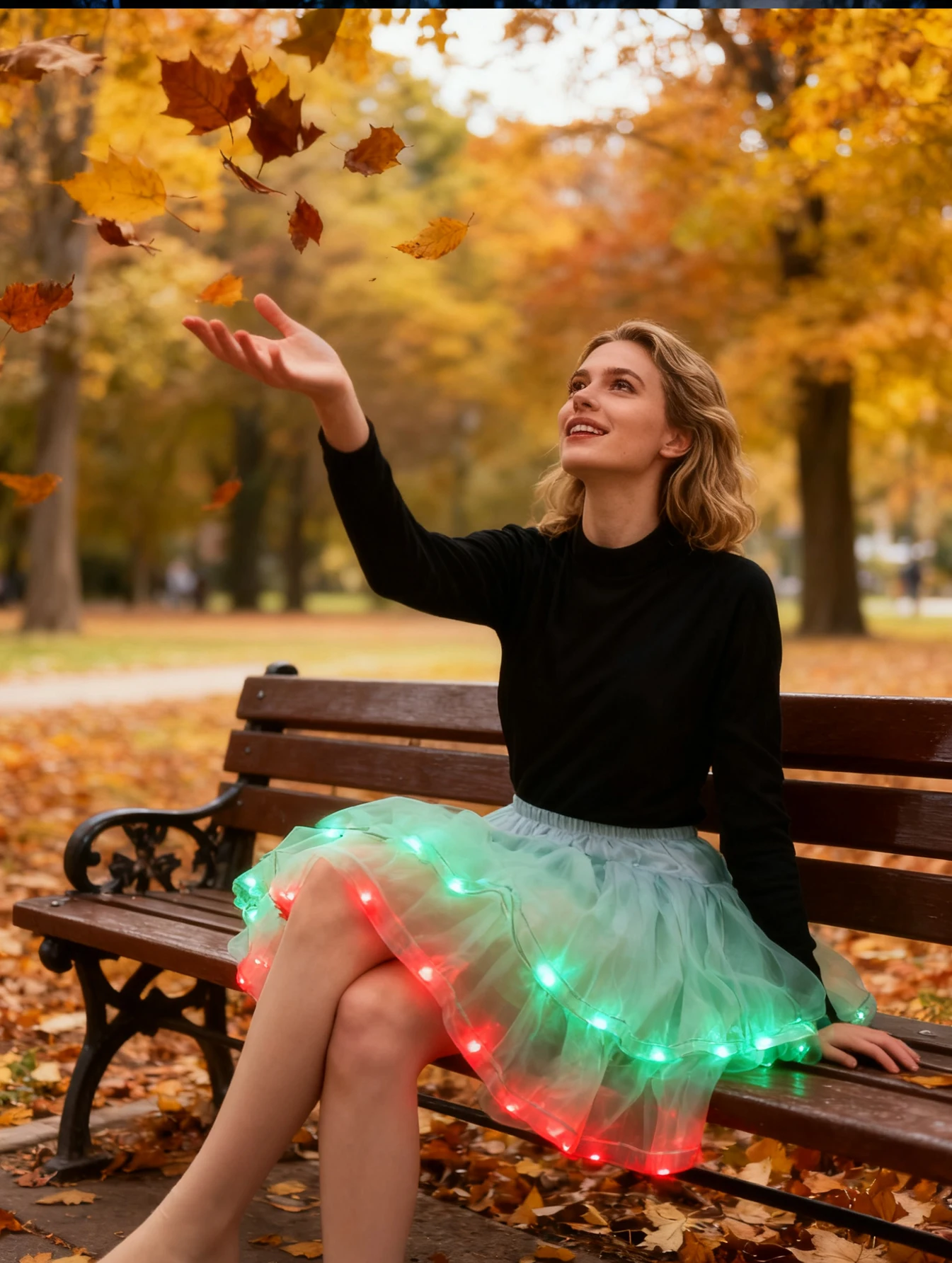 Ein grüner und roter leuchtender Minirock, der sich in einen magischen Wald tritt, mit dem roten Beeren und dem grünen Ranken fließt