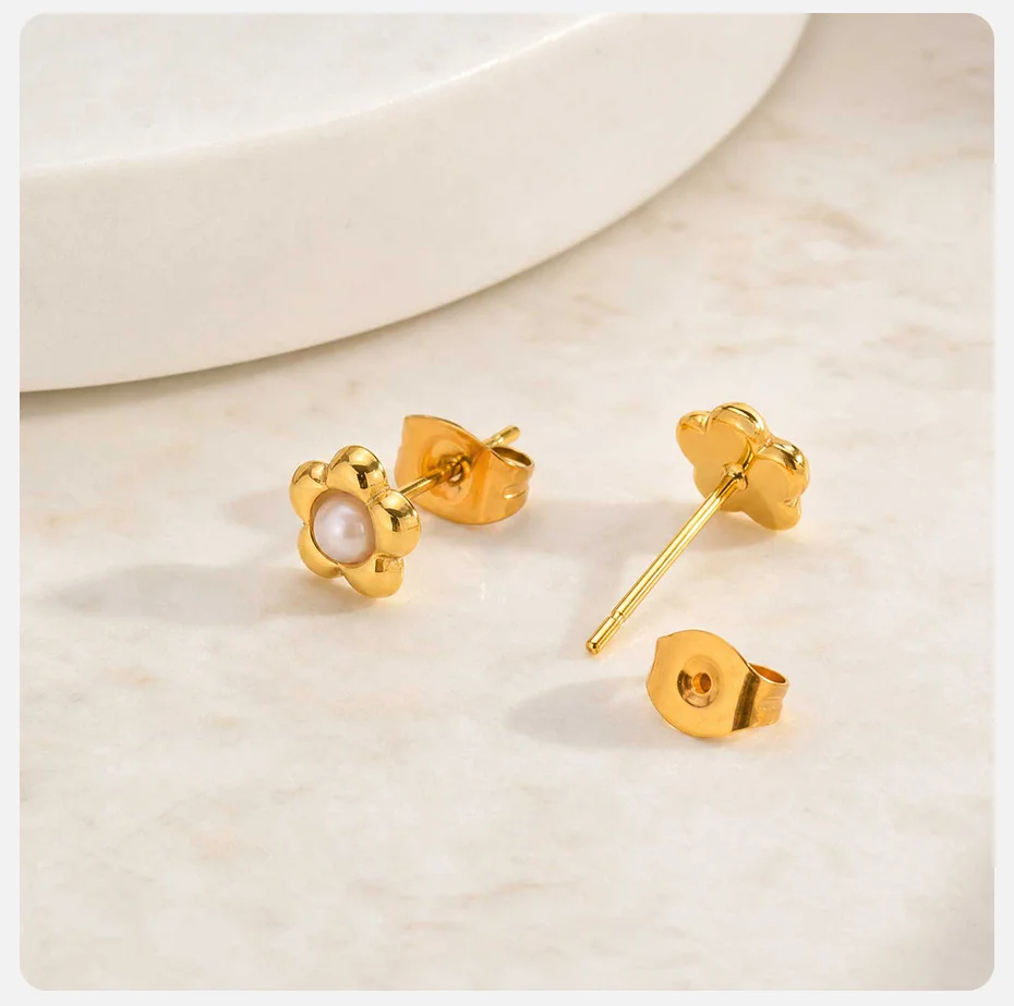 Vnox Minimalistische Vergoldete Imitationsperlen-Ohrstecker für Damen, Exquisite Edelstahl-Blumenohrringe, Schmuck für Party und Alltag – Detail 5