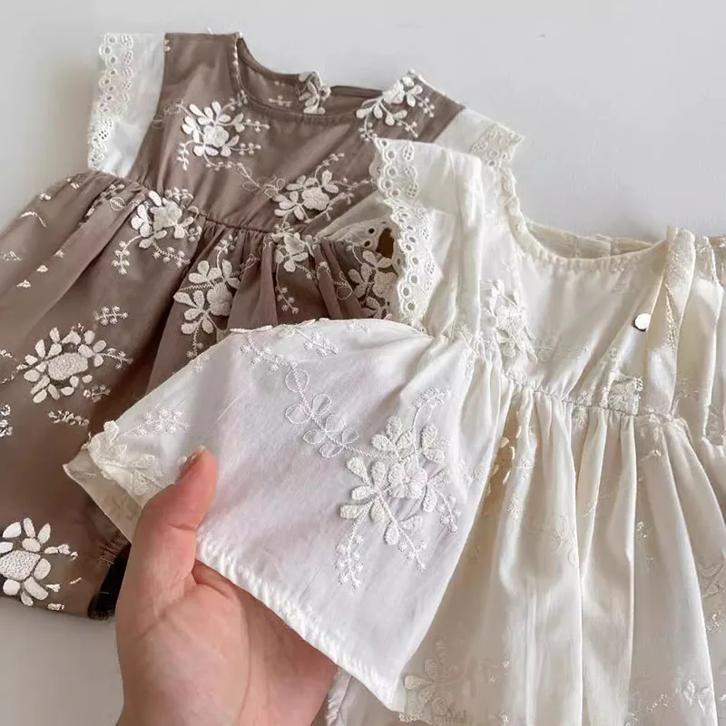 LILIGIRL 2026 ربيع جديد الفتيات ارتداءها طفل لطيف التطريز زهرة بذلة طفل بلا أكمام رقيقة نمط قطعة واحدة