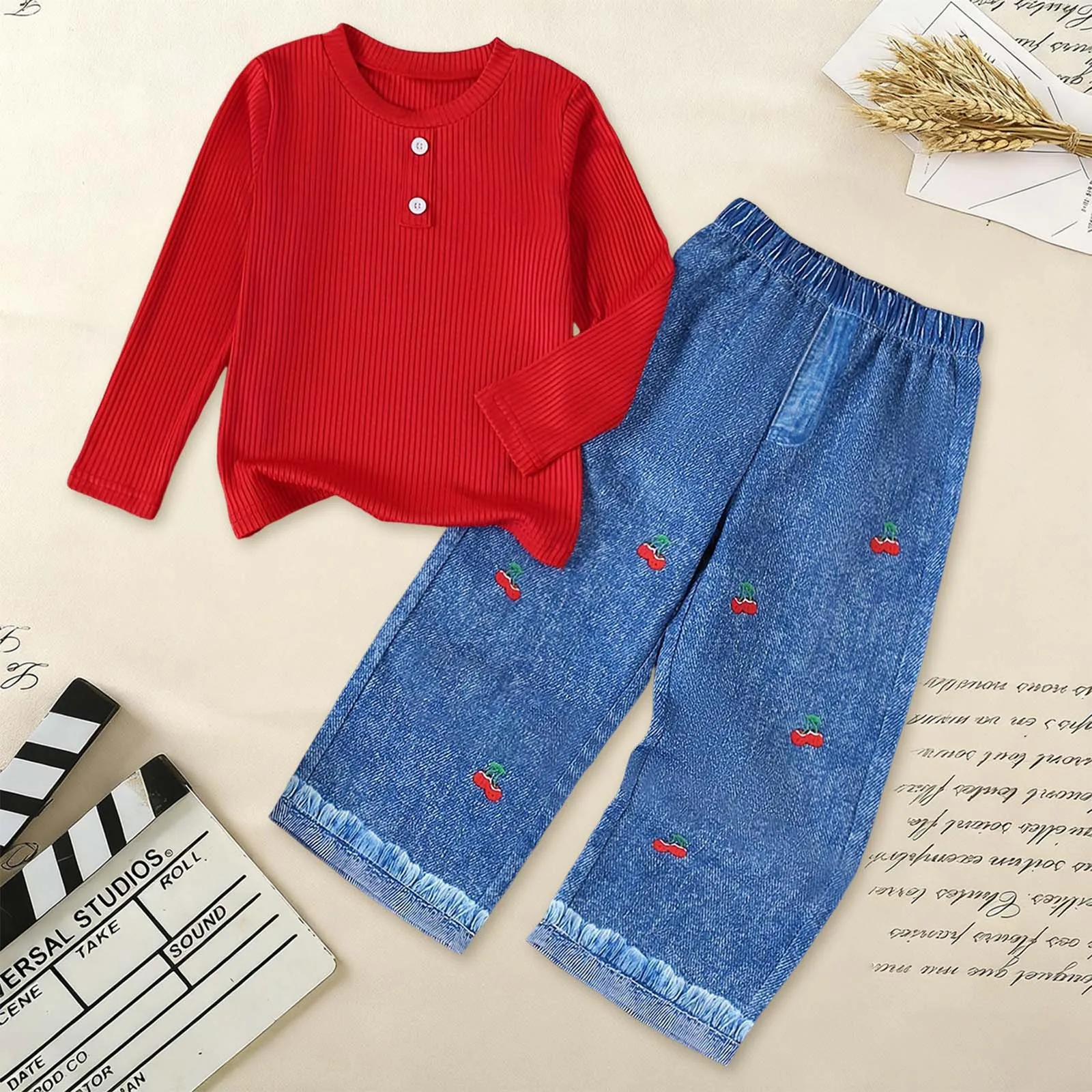 

Комплект для маленьких девочек, красный топ с длинными рукавами и джинсовым принтом вишни, комплект из двух предметов, подарок для маленькой ребенка