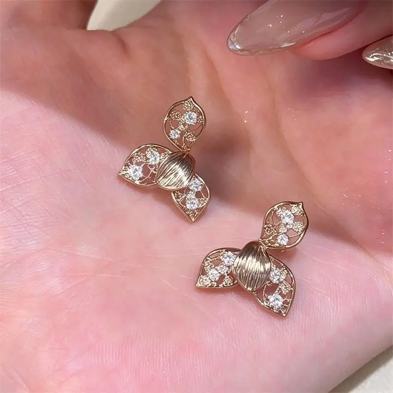 XIYANIKE Vintage Hollow Leaf Zircon Stud Piercing Earrings For Women Girl Fashion New Year Jewelry Gift Party серьги женские