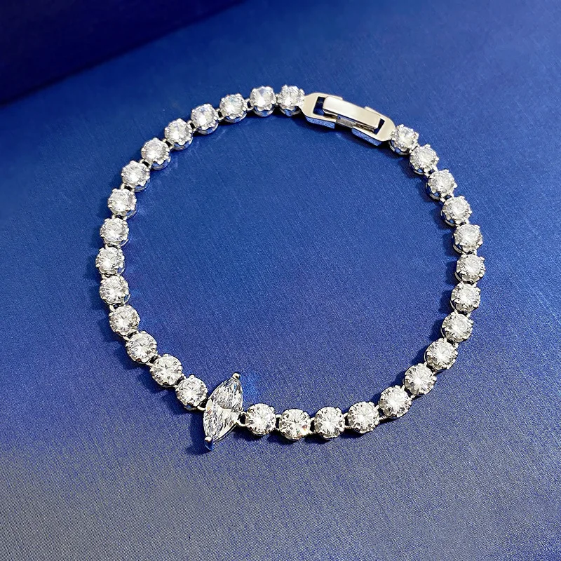 OANA S925 Silver Simulation Diamond Bracelet Whole Circle Light Luxury Fashion Versatile Small Bud Bud Flower Jewelry