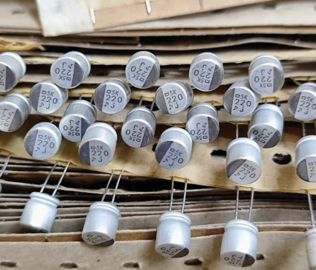 30pcs/lot Original Japanese NIPPON ARI 6.3V 220UF 6x7mm audio aluminum electrolytic capacitor free shipping