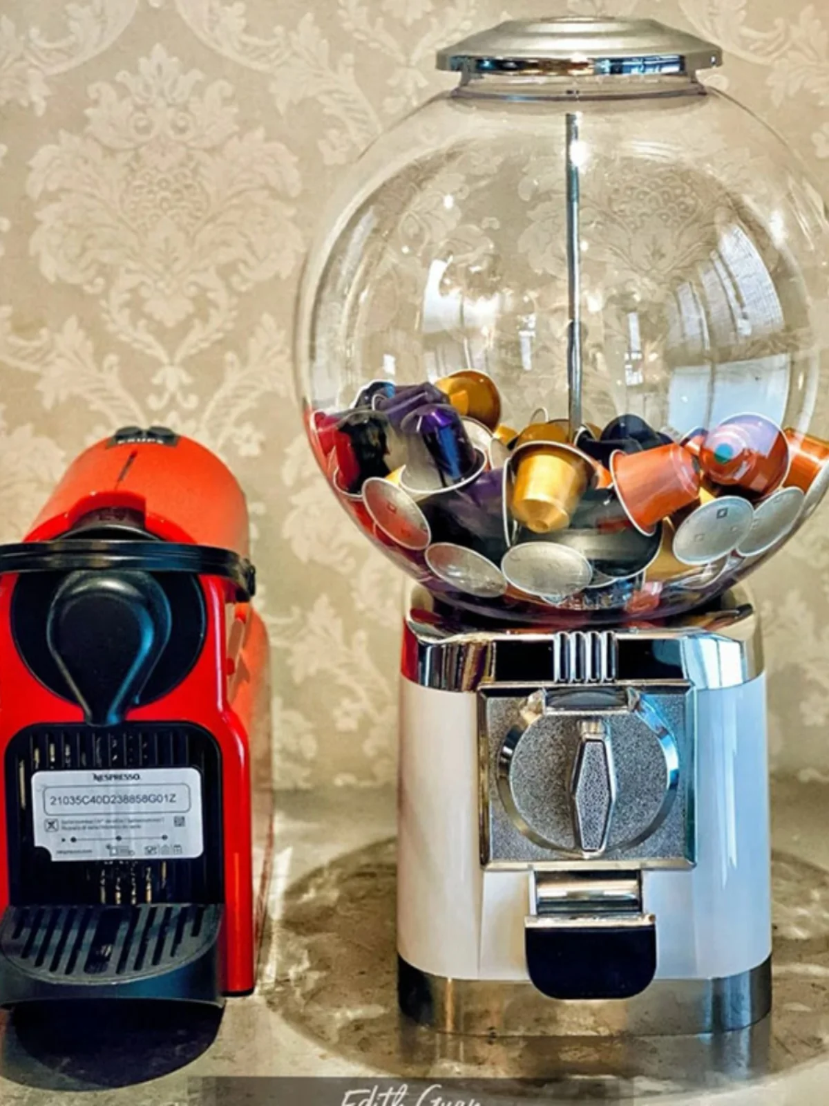 Coffee capsule storage desktop artifact egg twisting machine, large lottery automatically pops up cashier storage tank