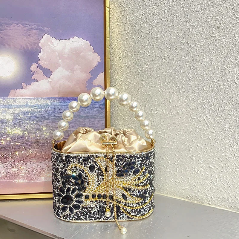 حقيبة عشاء فاخرة، حقيبة صندوقية على شكل سلسلة ساعي البريد مرصعة بالألماس اللامع