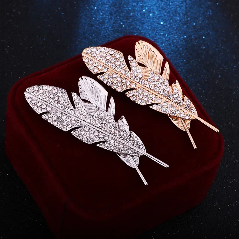 New Temperament Elegant Full Rhinestone Hollow Feather Brooches for Men Classic Brooch Suit Lapel Pin Jewelry Luxury Accessories