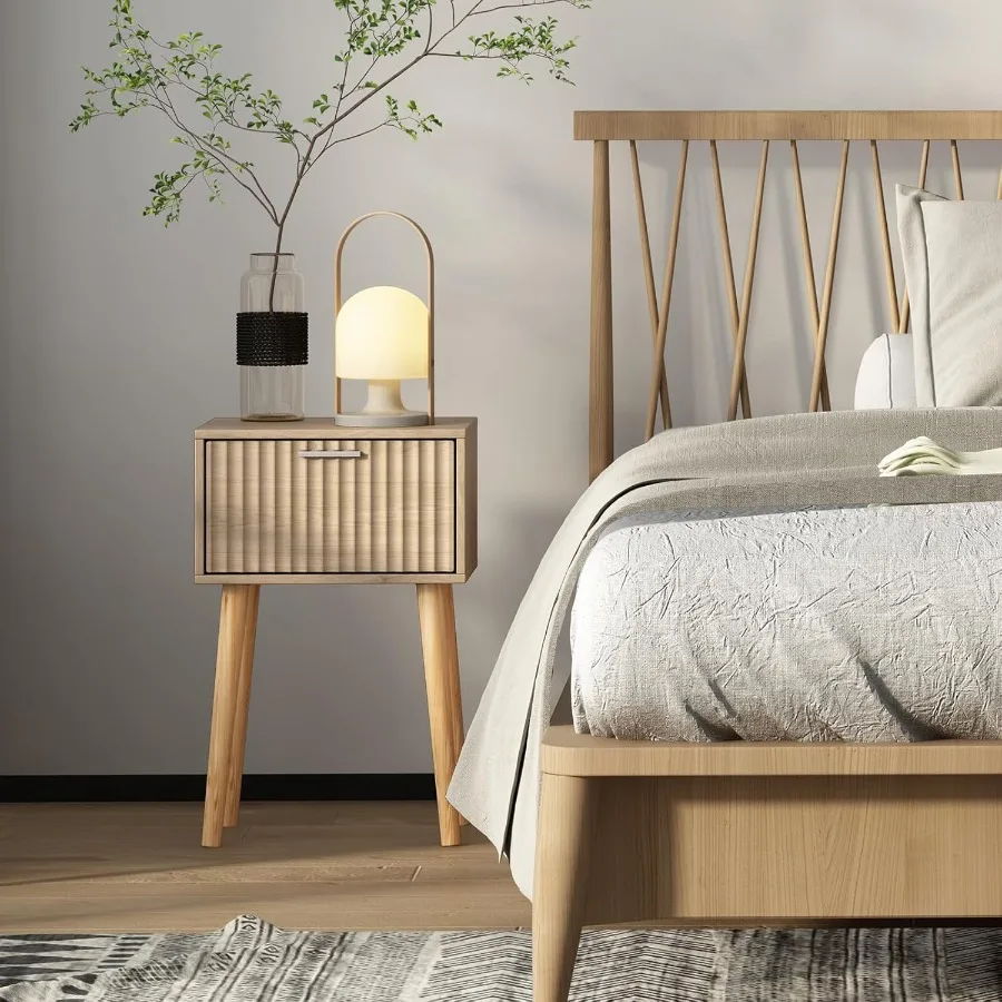 Set di 2 comodini piccoli con ante scanalate e piedini in legno massello Tavolini moderni dal design moderno della metà del secolo per camera da letto, ideali per Smal