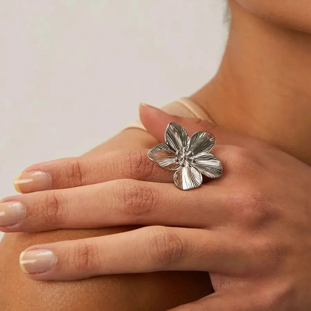 Elegant Stainless Steel Big Bloom Flower Rings For Women Gold Color New Style Open Rings Finger Jewelry Wedding Her Gift Punk