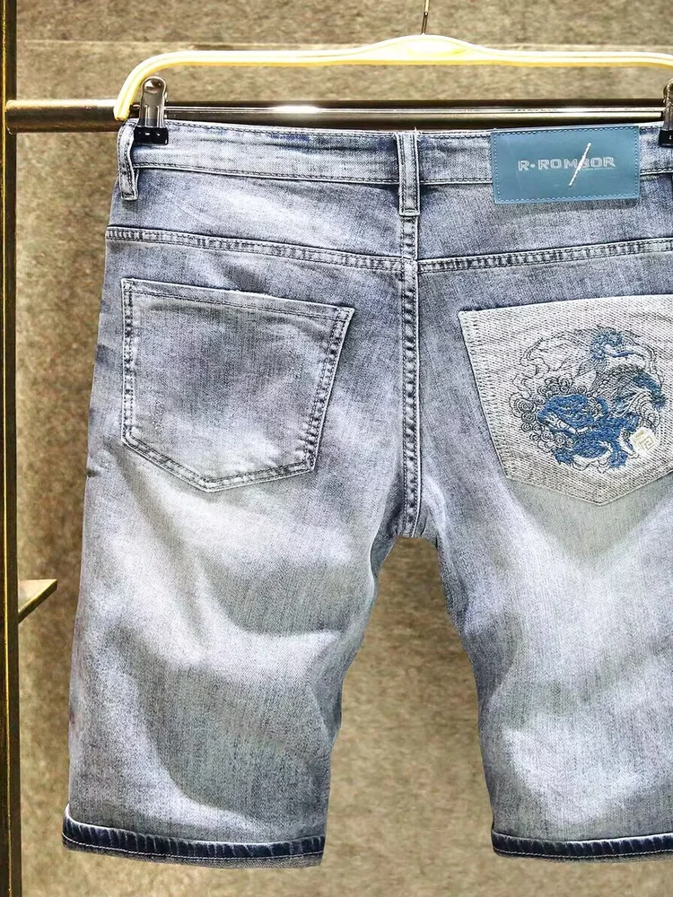 

Американские джинсовые шорты с вышивкой и рваными элементами, мужские, прямого кроя, с эффектом потертости, модные, для спорта и отдыха, бриджи до колена