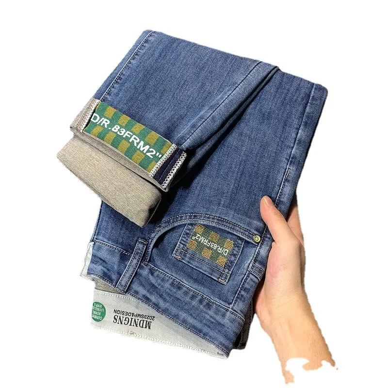 Celana panjang pria model slim fit lurus kecil untuk musim gugur dan musim dingin, celana panjang pria Korea elastis dan berbulu tebal hangat untuk dewasa, model gentleman.