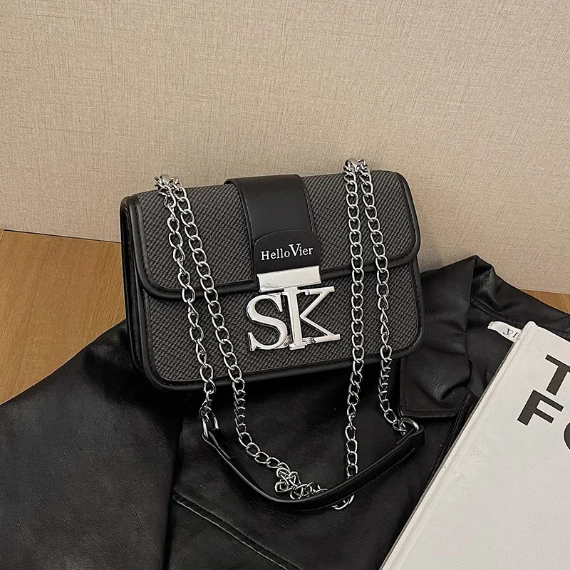 

2025 Новинка! Квадратная сумка Pillowy Tofu — ремесленная плиссированная овчина, регулируемая двойная переноска, Y2K Retro Chic для эстетики кофейни