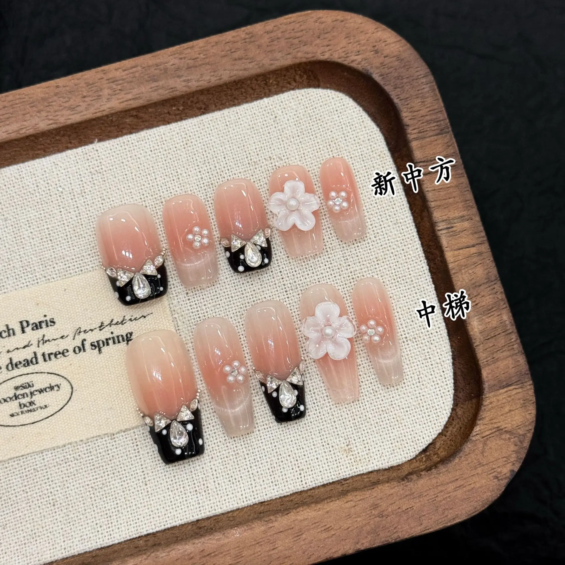 10 stücke Koreanischen Stil Handgemachte Presse Auf Nägel 3D Weiße Blume Erröten Leiter Falsche Nägel Schwarz Französisch Stil Diamant Dekor gefälschte Nagel