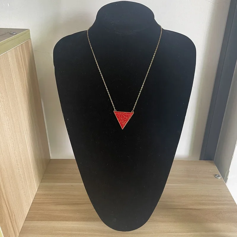 Fashion new stainless steel aramid triangular oil dripping pendant necklace for men and women, versatile temperament jewelry