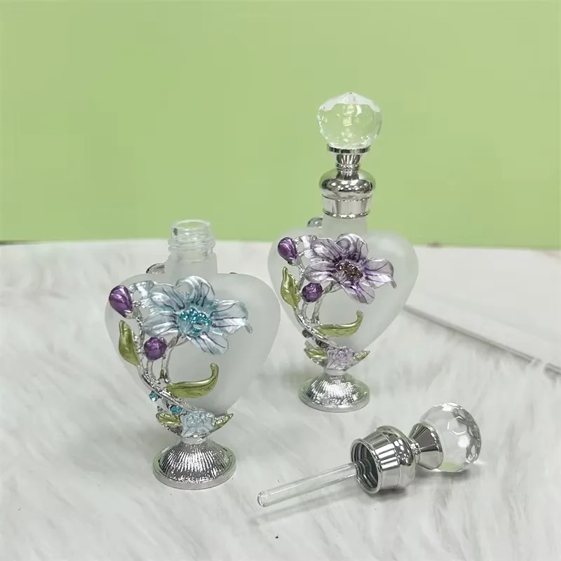 

20pc 10ML Portable Refillable Perfume Bottle Middle East Style Heart Shaped Rhinestone Cosmetic Essential Oil Bottle Makeup Tool
