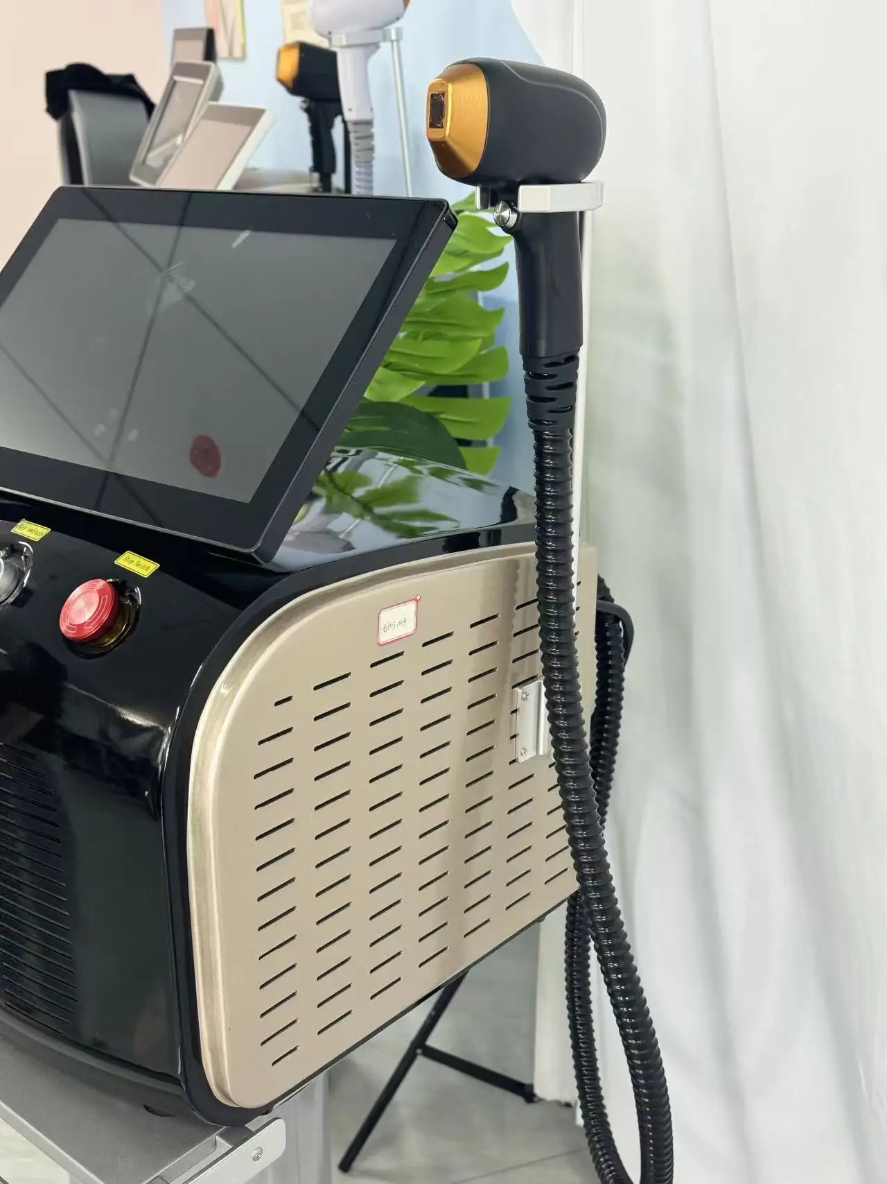 

Высококачественная диодная лазерная эпиляция 2 в 1 и Pico 755 + 808 + 1064, подходит для всех машин для типов кожи и волос