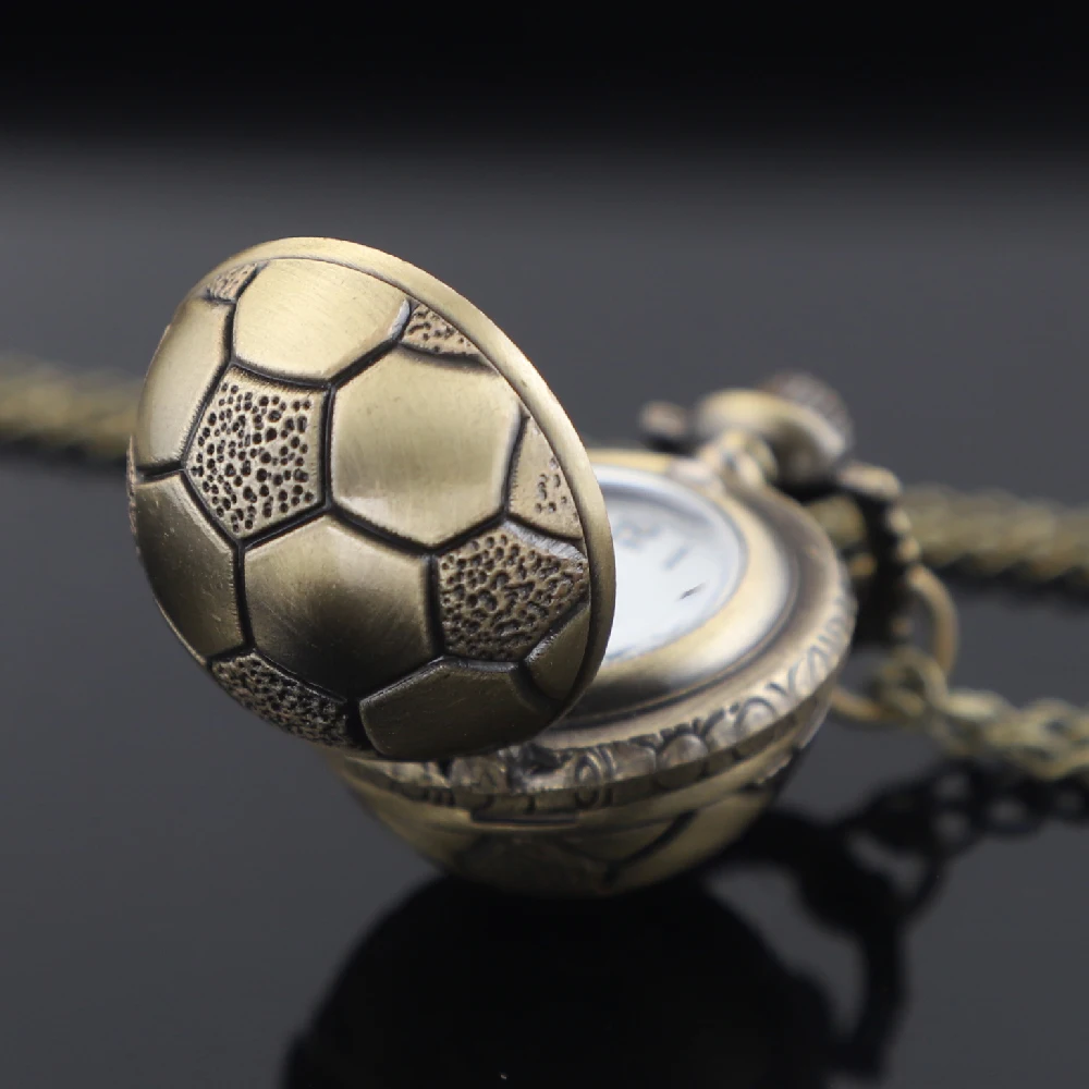لطيف كرة القدم على شكل تصميم صغير ساعة جيب كوارتز صغيرة التناظرية سلسلة بدلاية رجل إمرأة أطفال قلادة مجوهرات على مدار الساعة هدية
