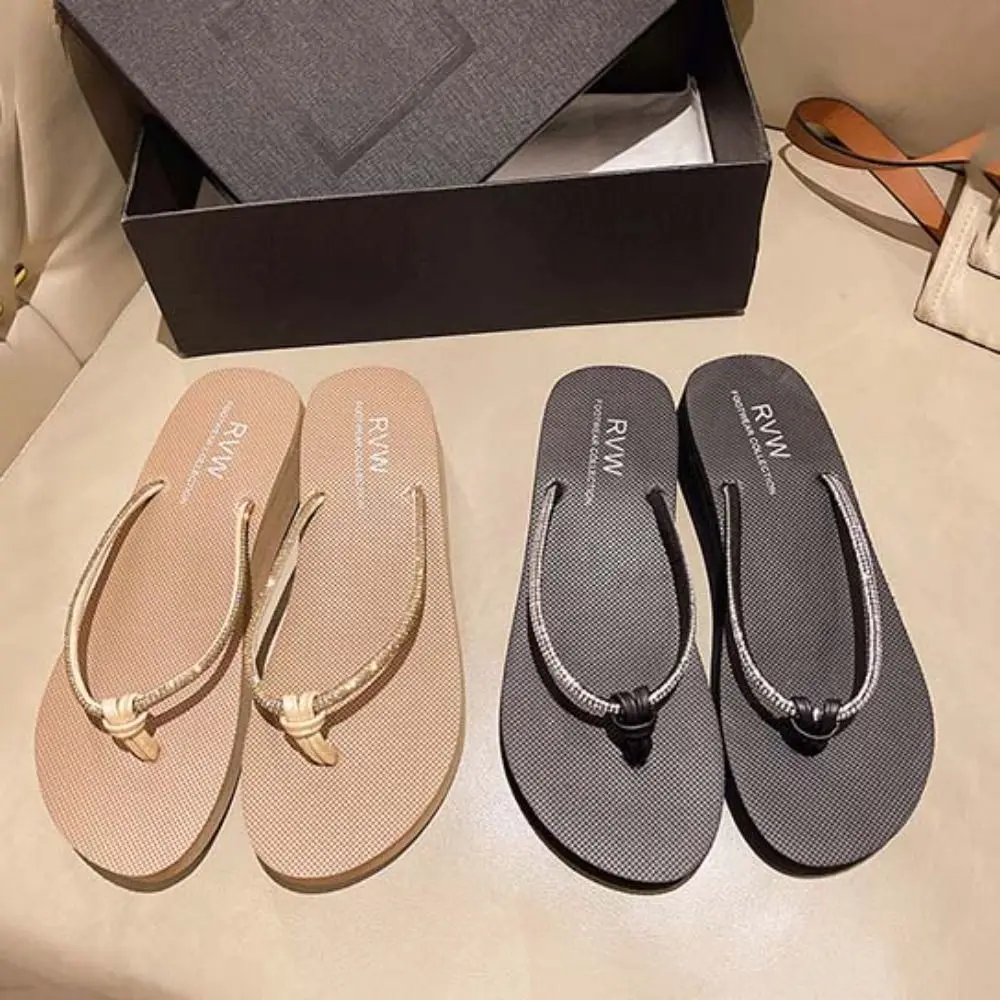 عادية بولي كلوريد الفينيل كريستال الوجه يتخبط مقاوم للماء عدم الانزلاق عطلة الشرائح الصنادل أحذية منصة نعال شاطئ النساء هدية