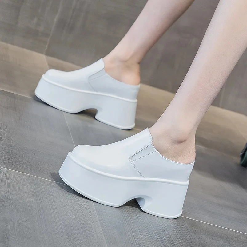 

Женские туфли-лодочки из натуральной кожи, увеличивающие рост, 2025 г., модные белые тапочки на танкетке на платформе, новая женская повседневная обувь