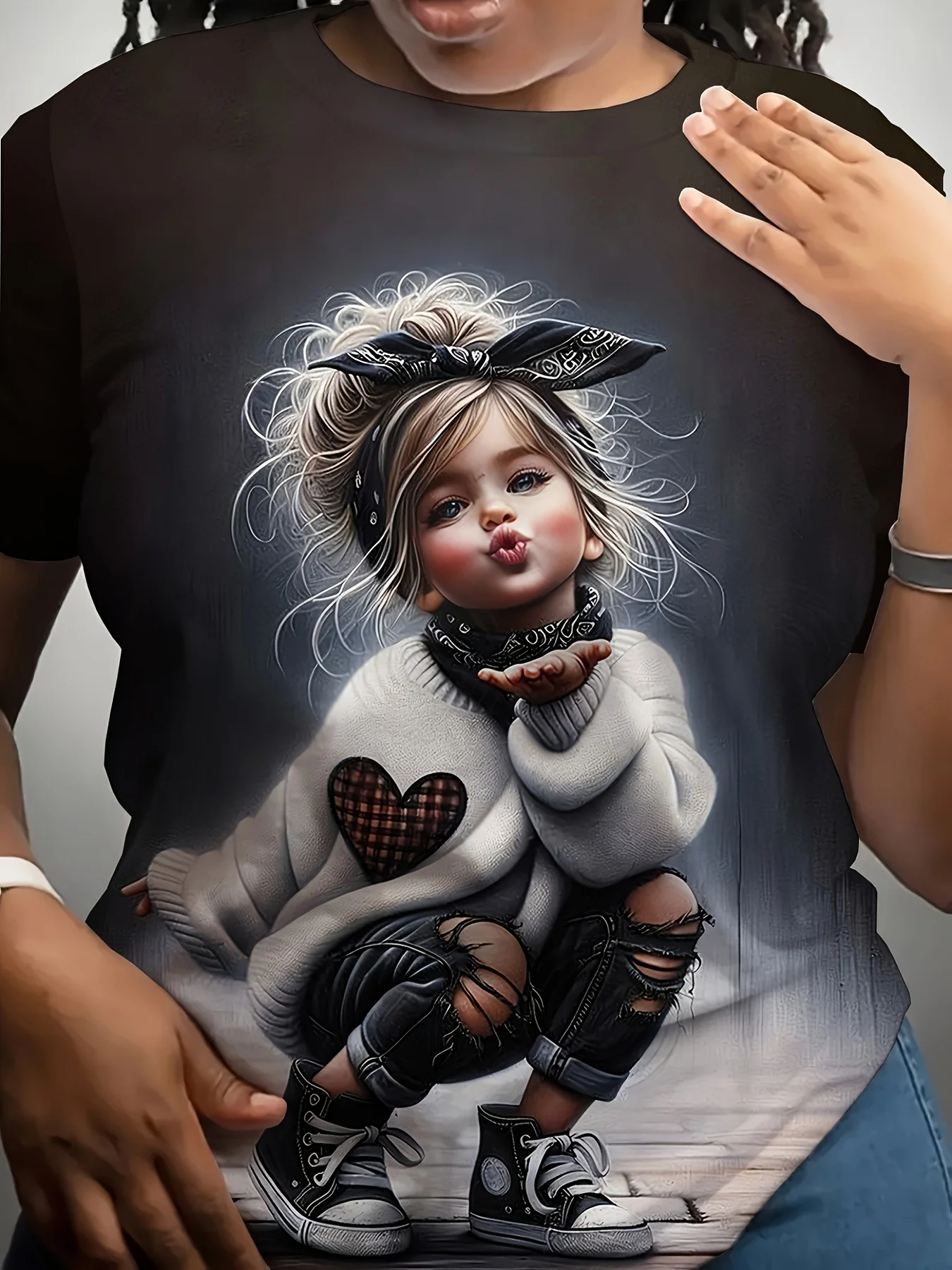 Women Crew Neck Short Sleeve T‑Shirt, Fashion Little Girl Blowing Kiss Portrait Art Graphic Casual Tee